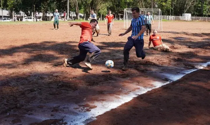 Já viu Grenal de bombacha? Tradição gaúcha entra em campo no Paraná