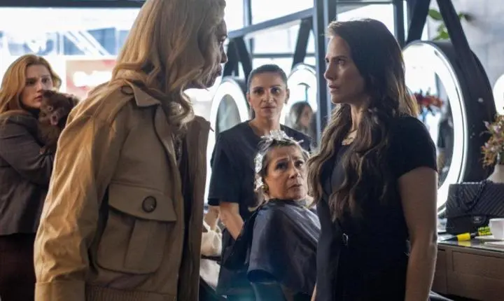 Adriana é absolvida e celebra batendo em Pilar em ‘Quem Ama Cuida’