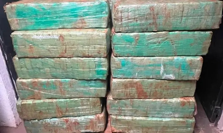 Carro roubado no RJ é encontrado 'recheado' de droga em Santa Helena