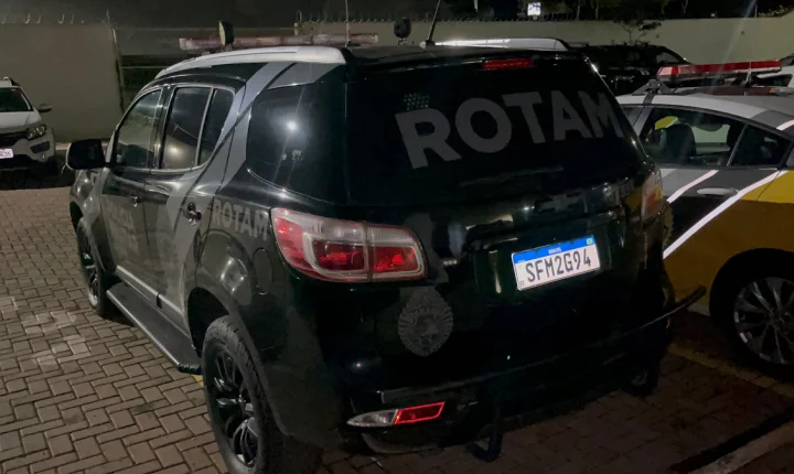 Casal é preso com cocaína, dinheiro e caderno de anotações