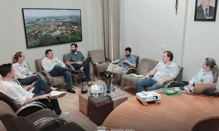 Comitiva de Palotina visita Entre Rios do Oeste para conhecer o Programa Juro Zero