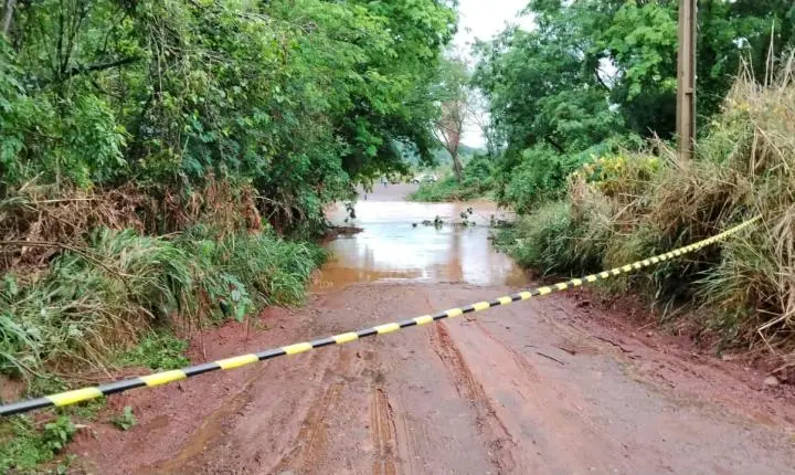 Defesa Civil interdita ponte entre a linha São Braz e Diamante do Oeste