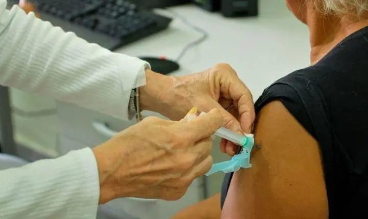 Está com sintomas de gripe? Cuidados simples ajudam a proteger quem está por perto