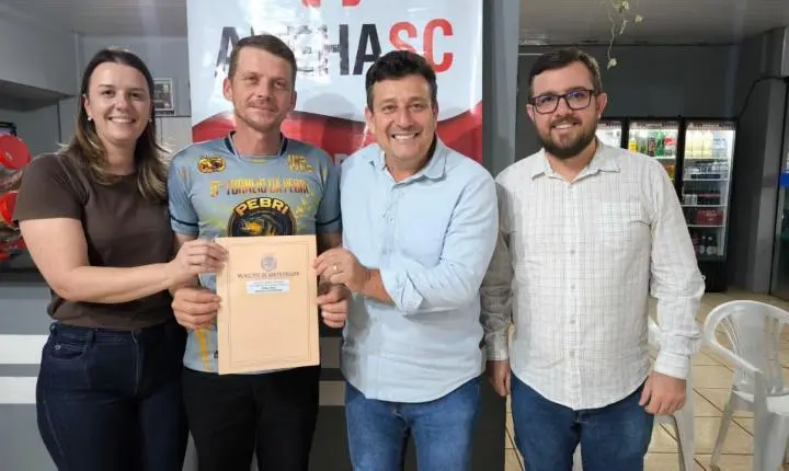 Famílias do Vila Nova recebem matrículas individuais dos imóveis