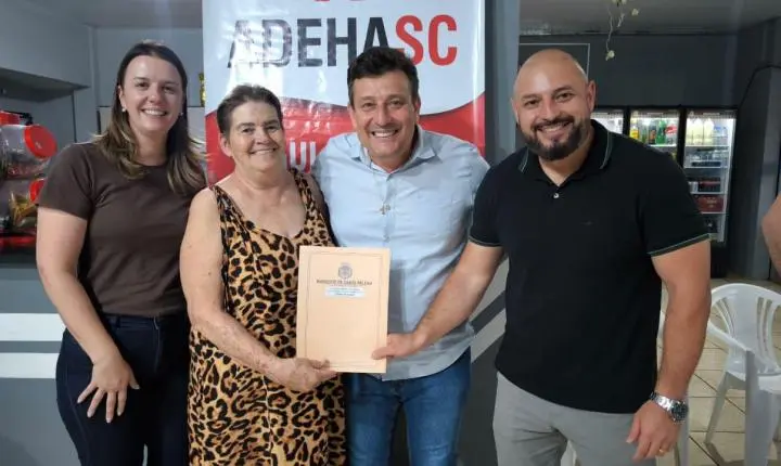 Famílias do Vila Nova recebem matrículas individuais dos imóveis