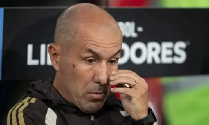 Flamengo e Leonardo Jardim são multados pela Conmebol por atraso em partida contra o Del Valle