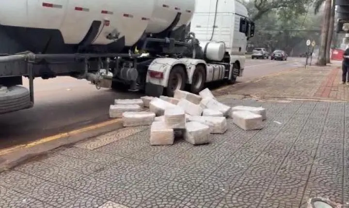 Forças de segurança apreendem caminhão carregado com 1,6 tonelada de maconha em Cascavel