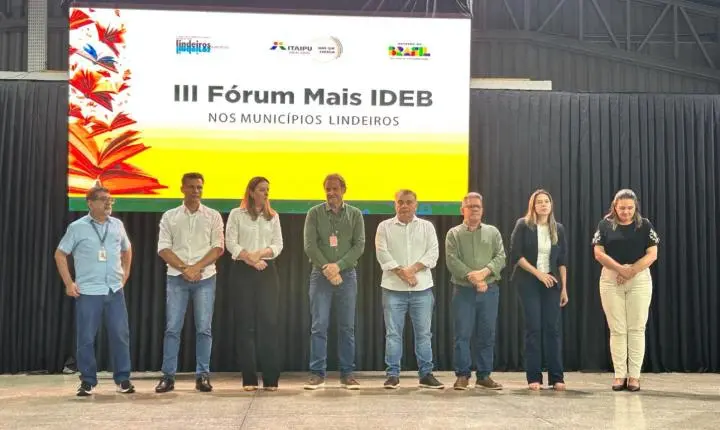 Fórum Mais Ideb reúne educadores de 16 municípios lindeiros em Santa Helena