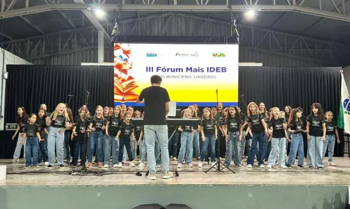 Fórum Mais Ideb reúne educadores de 16 municípios lindeiros em Santa Helena