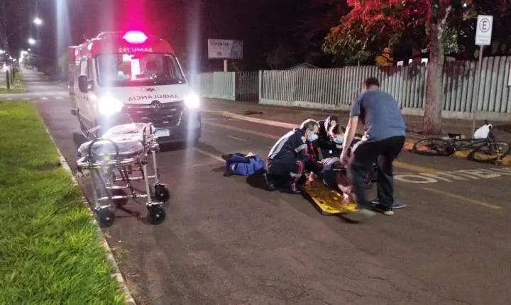 Homem cai de bicicleta em Santa Helena, mas mantém o ‘gole’ intacto