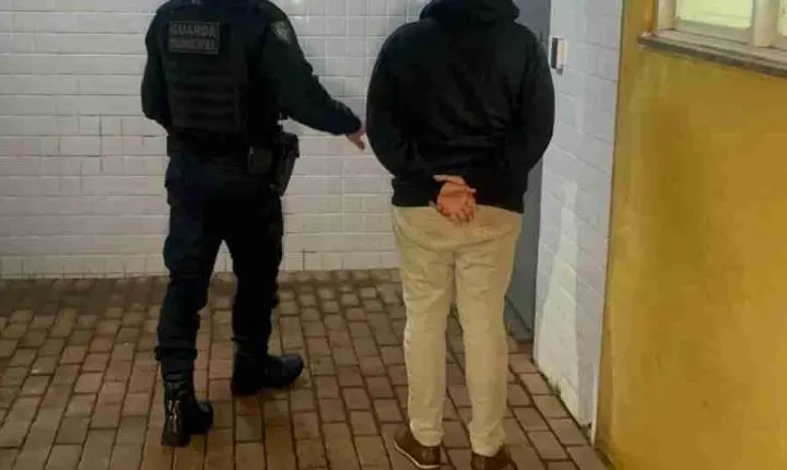 Homem é detido após furtar loja em shopping e voltar à 