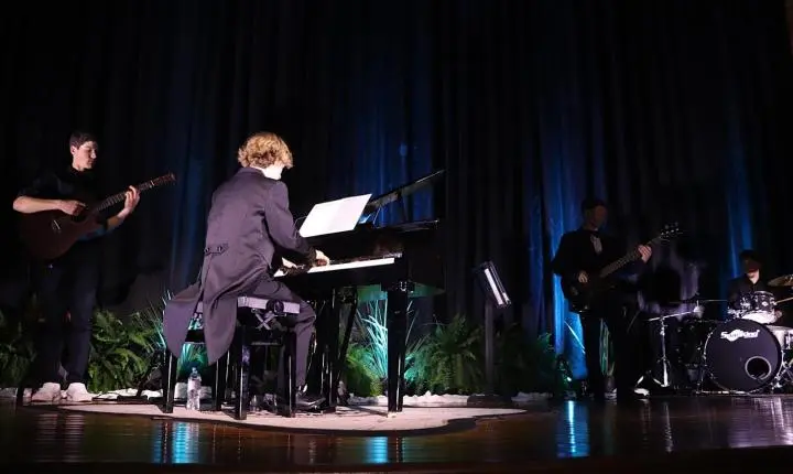 Jovem pianista reúne grande público em recital em Santa Helena