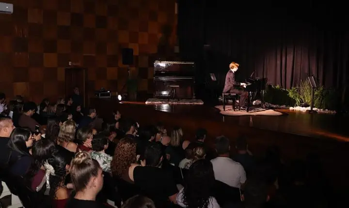 Jovem pianista reúne grande público em recital em Santa Helena