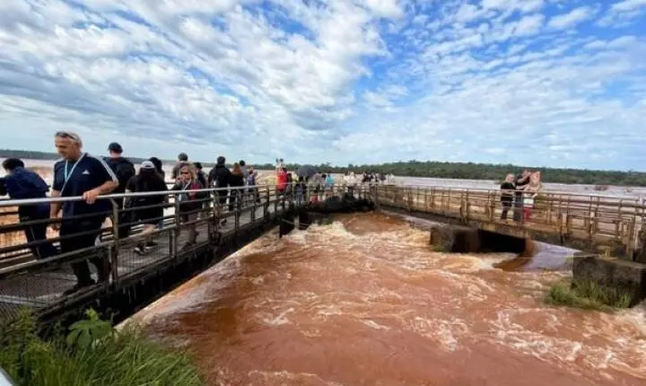 Lado argentino fecha acesso à Garganta do Diabo por causa da alta vazão do Rio Iguaçu