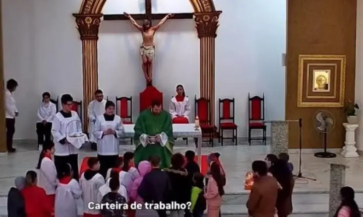 Medo de trabalhar? Resposta de criança surpreende padre durante missa de Cascavel