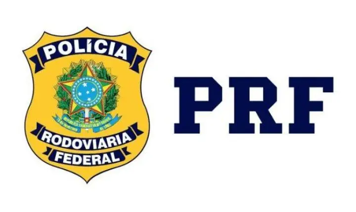 Mulher de 20 anos de idade morre após caminhonete sair da pista e bater contra árvore