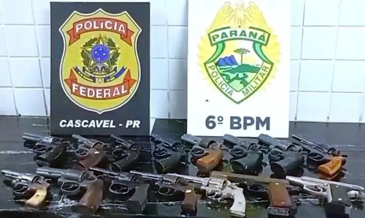 Mulheres são flagradas com 15 armas presas ao corpo em rodoviária da região