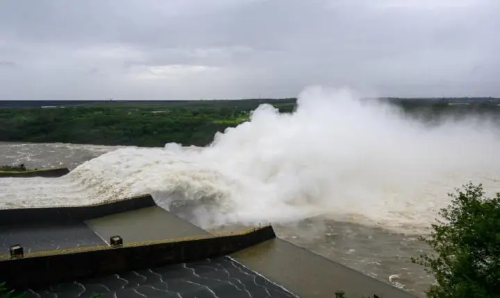 Nível do Rio Paraná deve baixar quase três metros até este sábado (31), prevê Itaipu