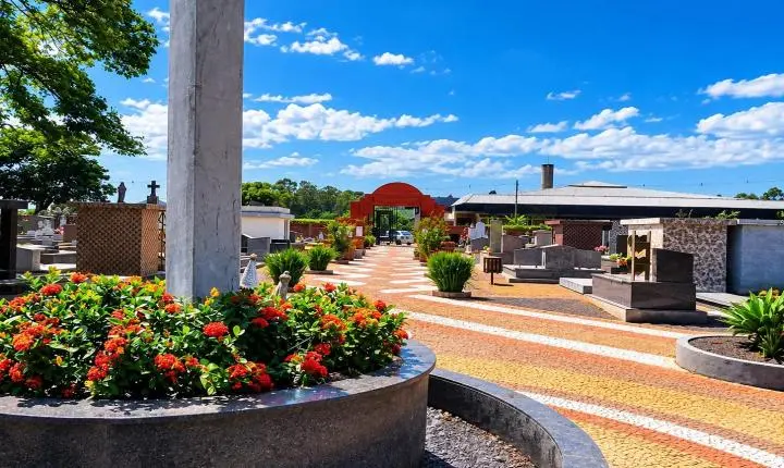 Obras em jazigos nos cemitérios de Santa Helena devem ser concluídas até 27 de outubro