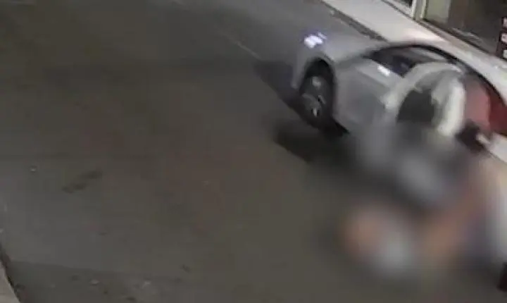 Pai pula de carro em movimento com bebê e acaba preso por tentativa de homicídio