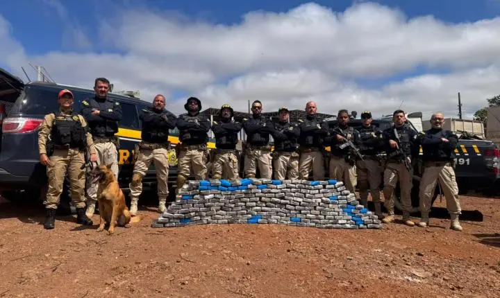 Polícia descobre 240 Kg de cocaína em pneus de carreta abandonada durante abordagem