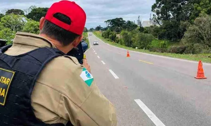 Polícia Rodoviária intensifica fiscalização nas estradas do Paraná durante feriado prolongado