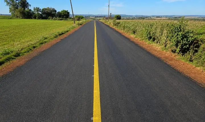 Prefeitura segue com obras de pavimentação no interior de Santa Helena