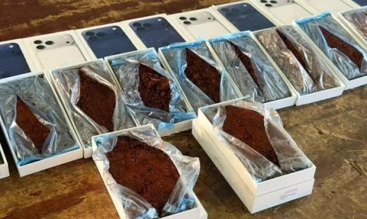 Receita abre caixas de celulares e encontra uma carga de barro na fronteira