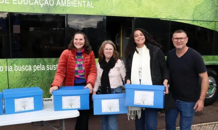 Rede de Bibliotecas do Oeste do Paraná é fortalecida com entrega de cerca de 100 kits literários 