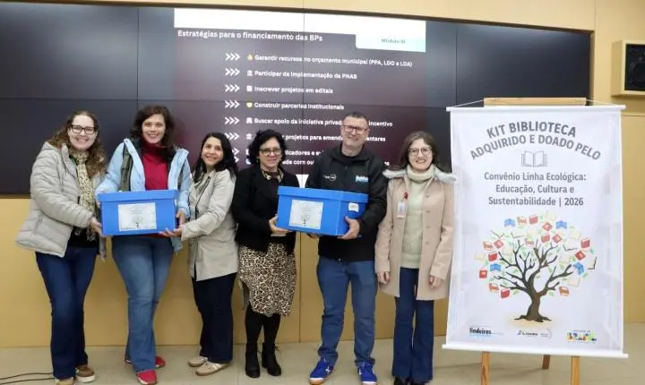 Rede de Bibliotecas do Oeste do Paraná é fortalecida com entrega de cerca de 100 kits literários 