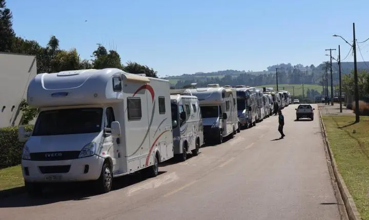Santa Helena recebe maior caravana de motorhomes do Brasil