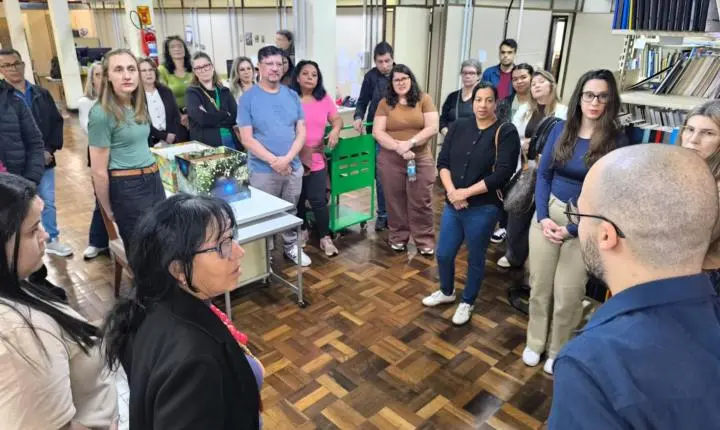 Visita técnica leva agentes de bibliotecas de municípios do Oeste a espaços de referência em Curitiba