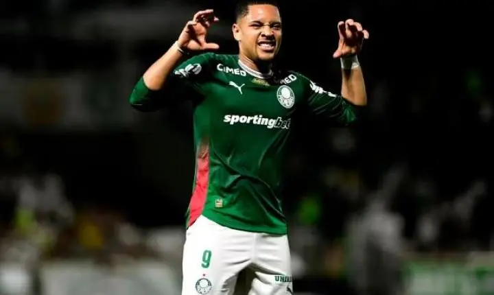 Vitor Roque incomoda o Santos, perde chance decisiva e expõe urgência no Palmeiras após empate