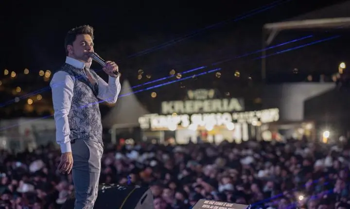 Zezé Di Camargo leva multidões em maratona de shows pelo Brasil
